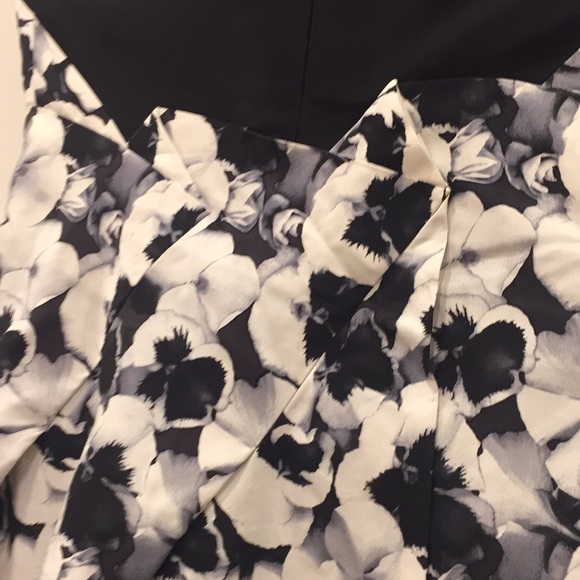 Iconic Pansy print Navy and Cream Silk Faille strapless Carolina Herrera Dress - Picture 6 of 8